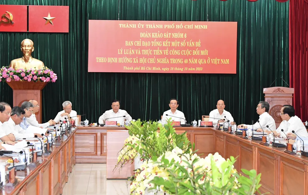 Quang cảnh buổi làm việc. Ảnh: VIỆT DŨNG