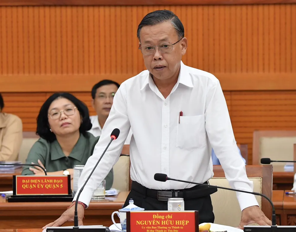 Bí thư Thành ủy TP Thủ Đức Nguyễn Hữu Hiệp phát biểu. Ảnh: VIỆT DŨNG