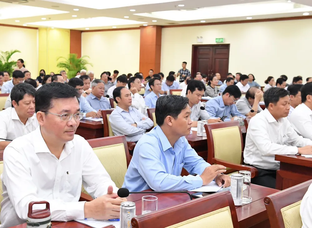 Lãnh đạo các sở, ban, ngành, các quận, huyện và TP Thủ Đức dự hội nghị. Ảnh: VIỆT DŨNG Lãnh đạo các sở, ban, ngành, các quận, huyện và TP Thủ Đức dự hội nghị. Ảnh: VIỆT DŨNG