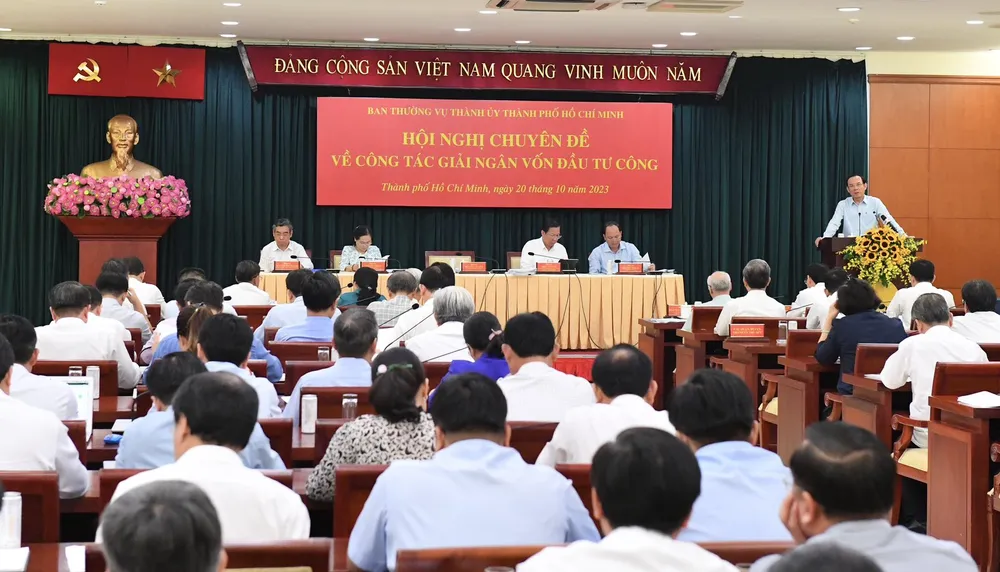 Bí thư Thành ủy TPHCM tiếp tục nhấn mạnh đến vai trò, ý nghĩa và tầm quan trọng của công tác đầu tư công. Ảnh: VIỆT DŨNG