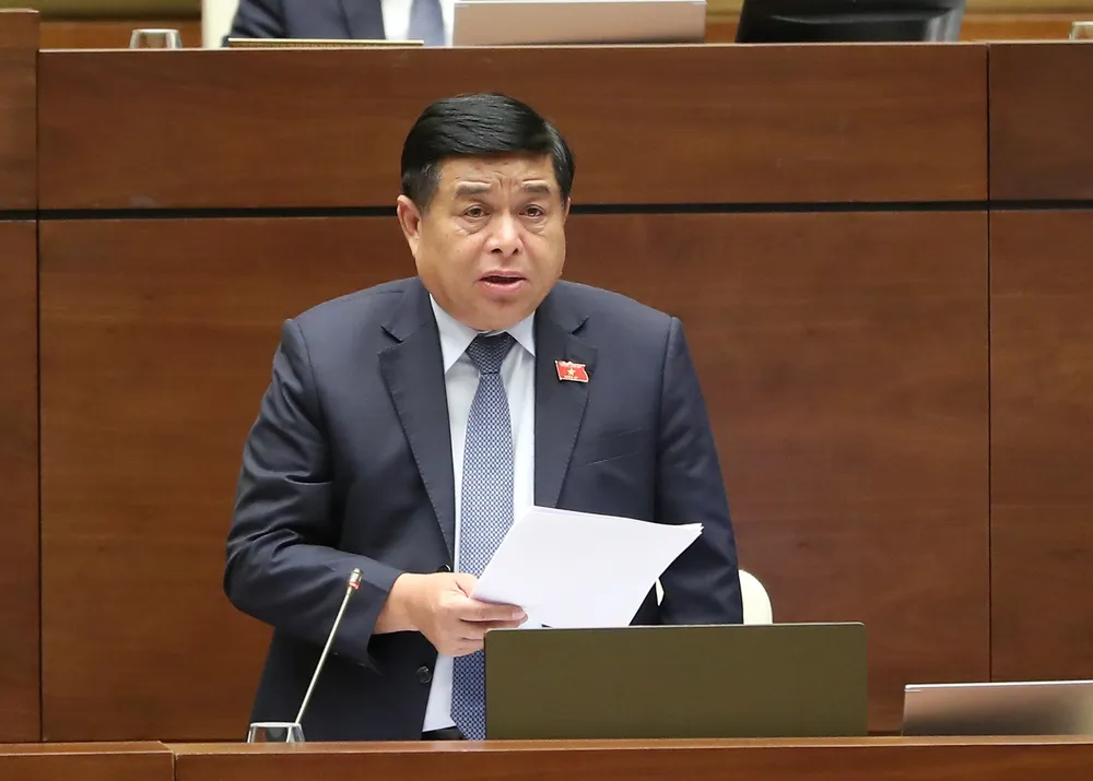 Bộ trưởng Bộ KH-ĐT Nguyễn Chí Dũng giải trình. Ảnh: QUANG PHÚC Bộ trưởng Bộ KH-ĐT Nguyễn Chí Dũng giải trình. Ảnh: QUANG PHÚC