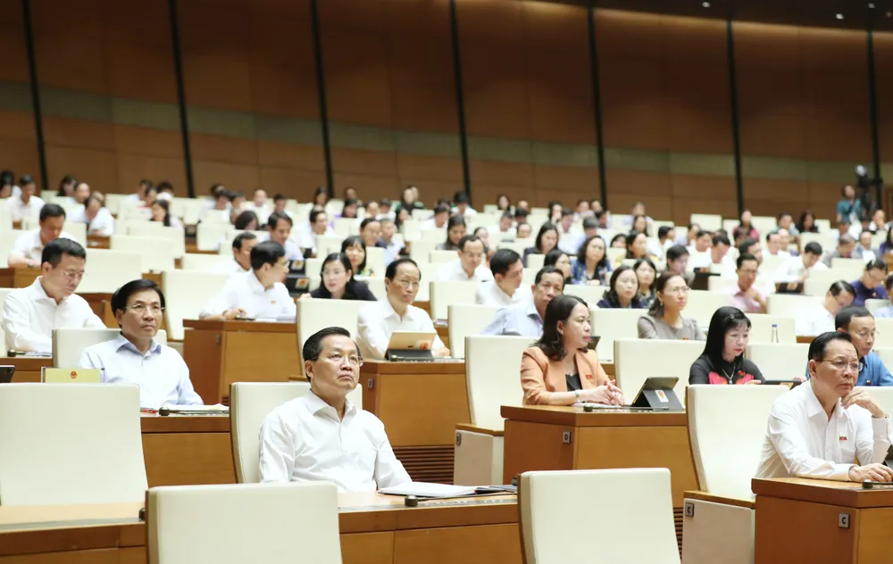 Quốc hội tiếp tục phiên thảo luận tại hội trường sáng 1-11. Ảnh: QUANG PHÚC