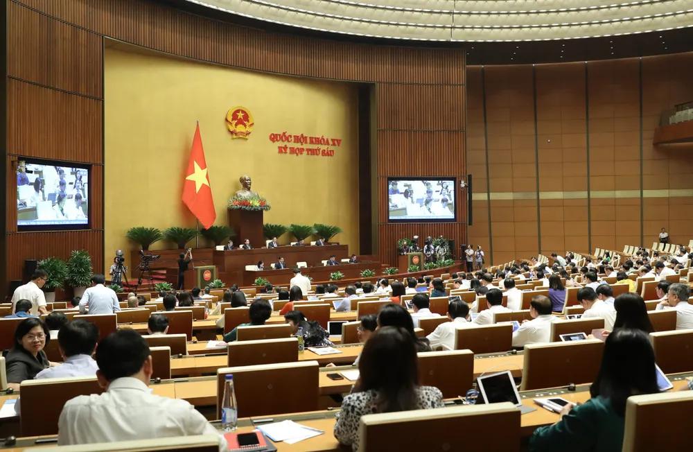 Quốc hội tiếp tục thảo luận ở hội trường, sáng 2-11. Ảnh: QUANG PHÚC