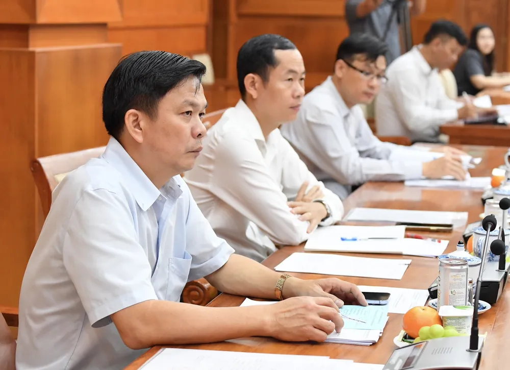 Lãnh đạo các cơ quan tham mưu giúp việc Ban Chỉ đạo dự họp. Ảnh: VIỆT DŨNG