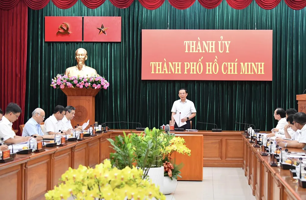 Bí thư Thành ủy TPHCM Nguyễn Văn Nên chủ trì phiên họp. Ảnh: VIỆT DŨNG