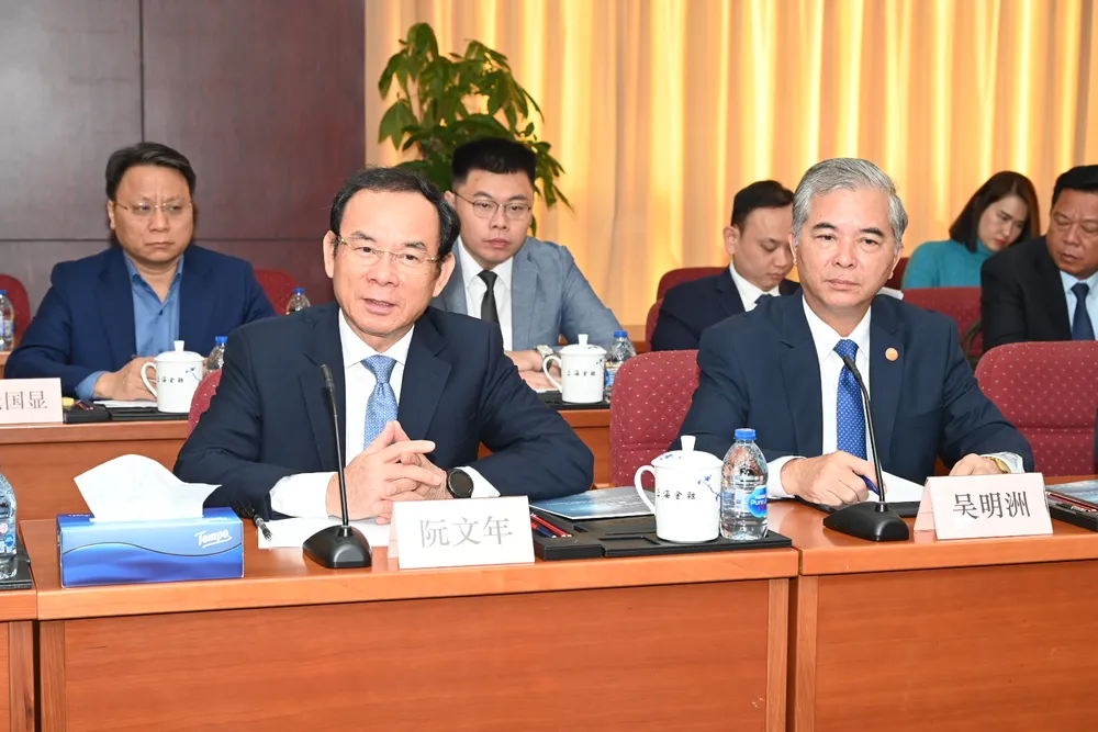 Bí thư Thành ủy TPHCM Nguyễn Văn Nên trao đổi tại buổi làm việc Bí thư Thành ủy TPHCM Nguyễn Văn Nên trao đổi tại buổi làm việc