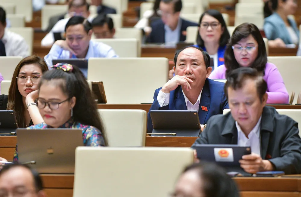 Đại biểu Quốc hội dự phiên thảo luận sáng 23-11. Ảnh: VIẾT CHUNG