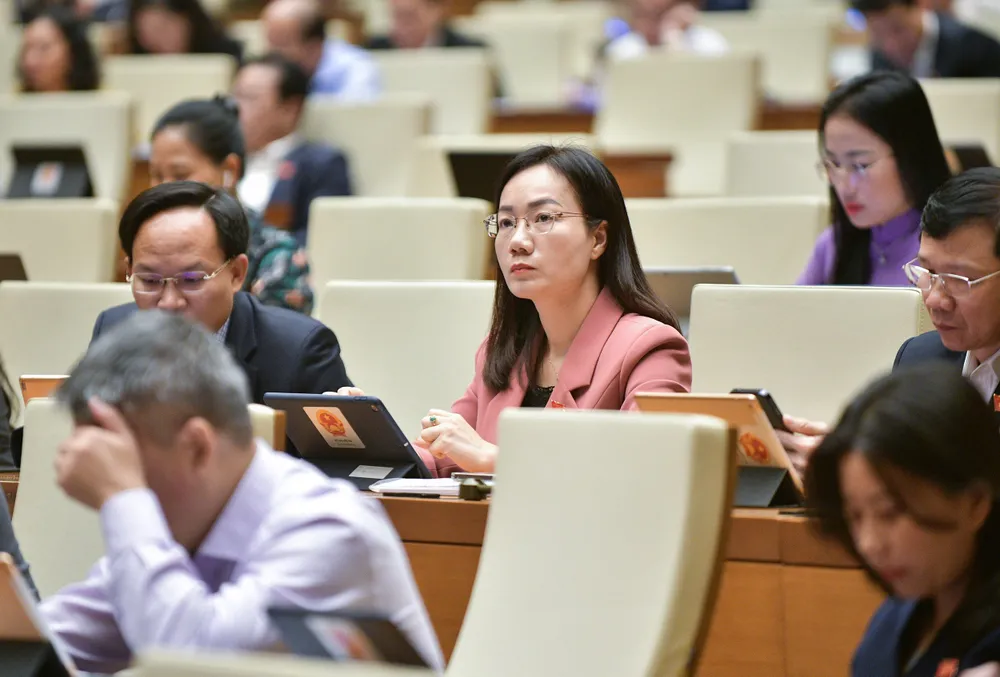 Đại biểu Quốc hội dự phiên thảo luận sáng 23-11. Ảnh: VIẾT CHUNG