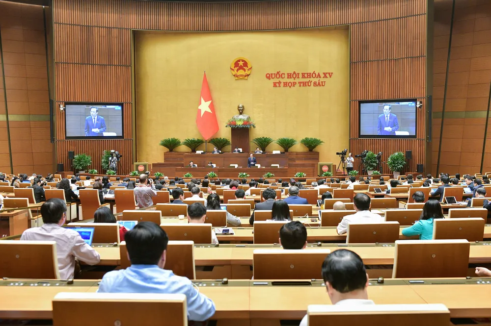 Quốc hội thảo luận ở hội trường về dự án Luật Bảo hiểm xã hội (sửa đổi). Ảnh: VIẾT CHUNG