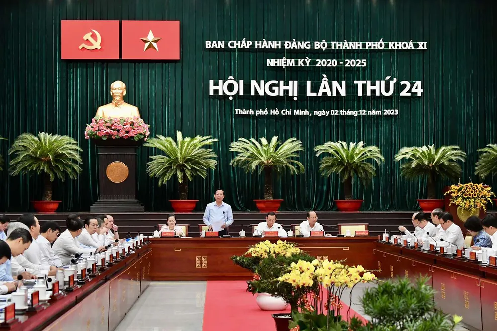 Chiều 2-12, tiếp tục chương trình làm việc, Hội nghị lần thứ 24 (mở rộng) của Ban Chấp hành Đảng bộ TPHCM khóa XI, nhiệm kỳ 2020-2025 tập trung thảo luận tại hội trường về các nội dung quan trọng. Ảnh: VIỆT DŨNG