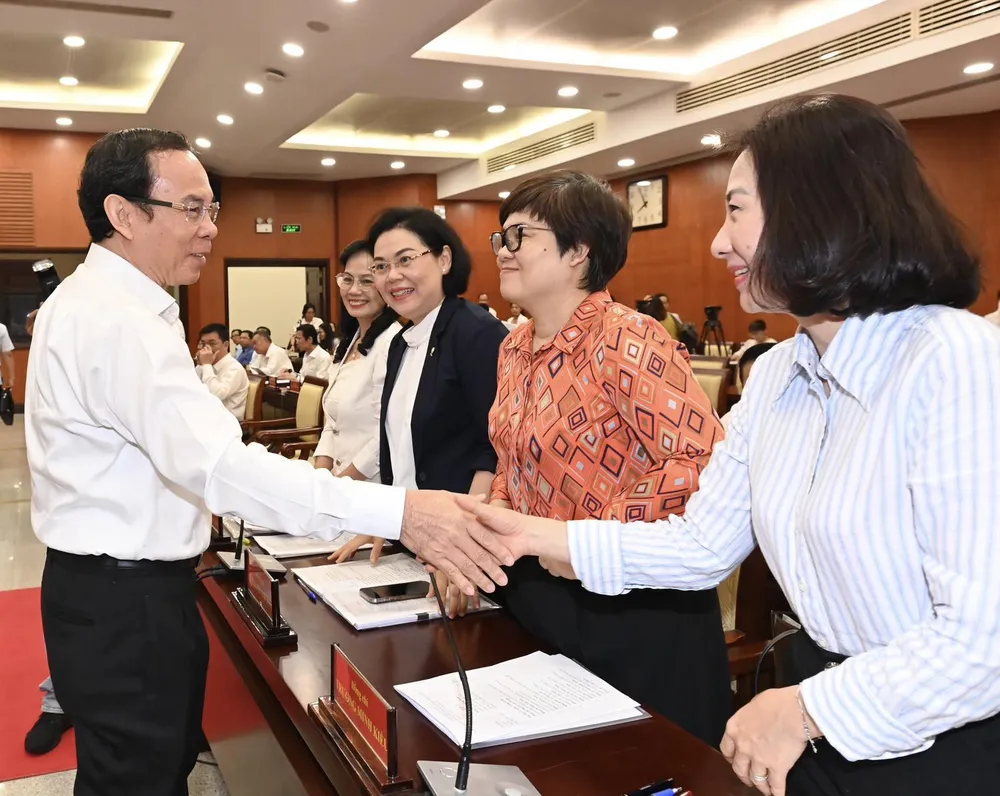 Các đại biểu dự hội nghị trao đổi với Bí thư Thành ủy TPHCM Nguyễn Văn Nên. Ảnh: VIỆT DŨNG