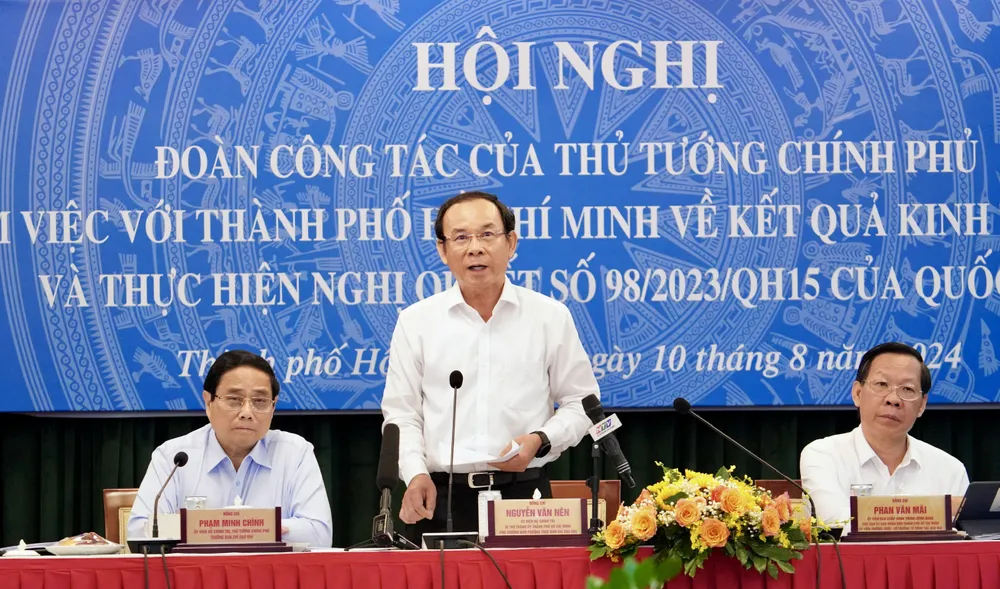 Bí thư Thành ủy TPHCM Nguyễn Văn Nên phát biểu tại hội nghị. Ảnh: HOÀNG HÙNG