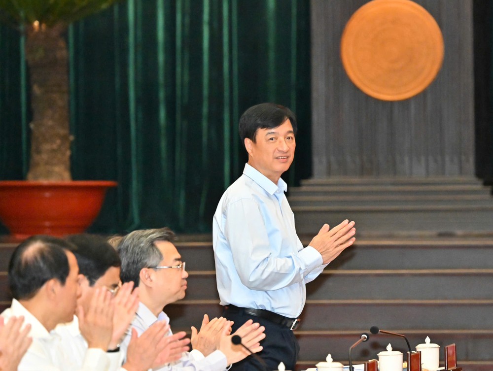 Head of the Central Organization Commission Nguyen Duy Ngoc at the working session with the Standing Committee of the Ho Chi Minh City Party Committee. (Photo: SGGP/ Viet Dung)