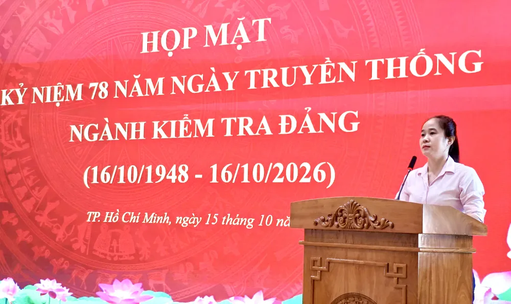 Phó Chủ nhiệm UBKT Thành ủy TPHCM Lê Thị Hờ Rin phát biểu tại buổi họp mặt