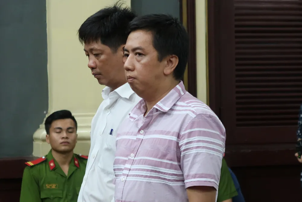 Vụ buôn lậu thuốc tại VN Pharma: Bị cáo Nguyễn Minh Hùng lãnh 12 năm tù ảnh 2