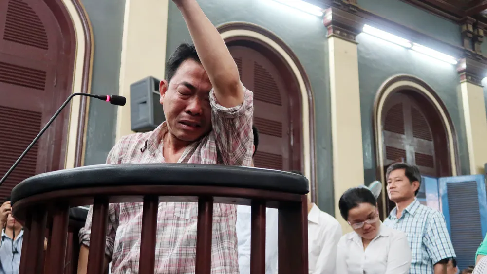 Xét xử phúc thẩm vụ VN Pharma: Bị cáo Nguyễn Minh Hùng bật khóc khi nói lời cuối cùng ảnh 2