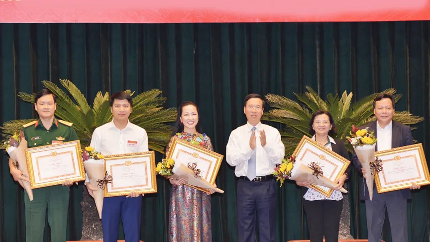 Báo chí cần khắc phục tình trạng giật gân, câu khách xa rời tôn chỉ mục đích ảnh 2