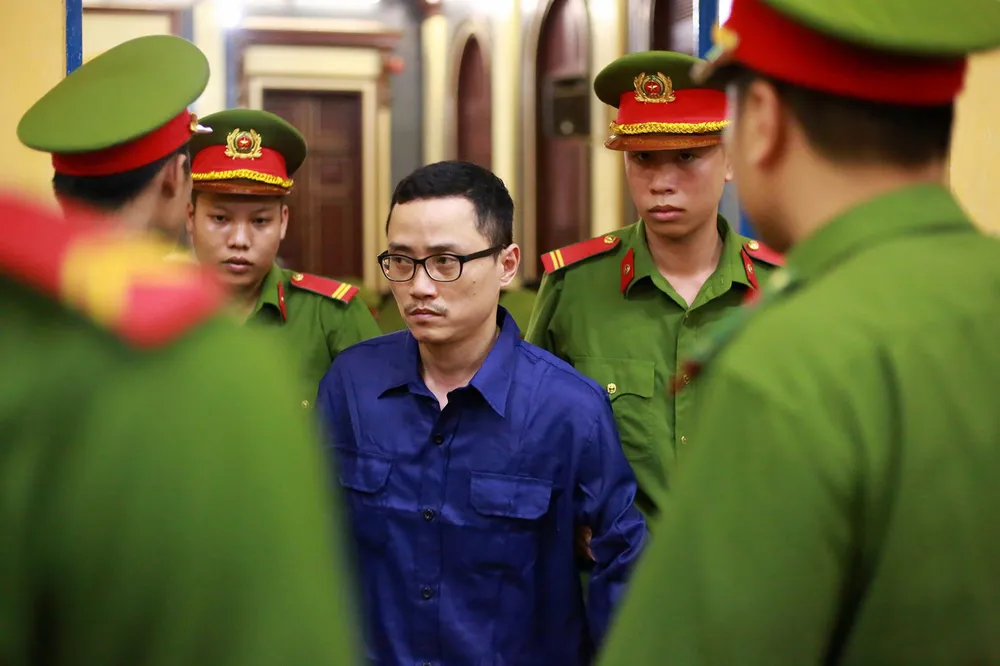 Xét xử vụ án Phạm Công Danh và đồng phạm giai đoạn 2: Nể nang, tin tưởng nên ký hồ sơ vay tiền ảnh 1