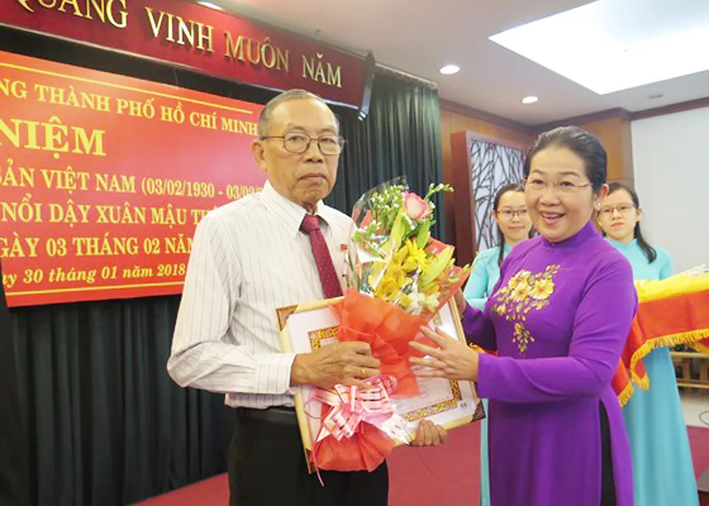 Trong khó khăn, Đảng càng khẳng định bản lĩnh ảnh 2