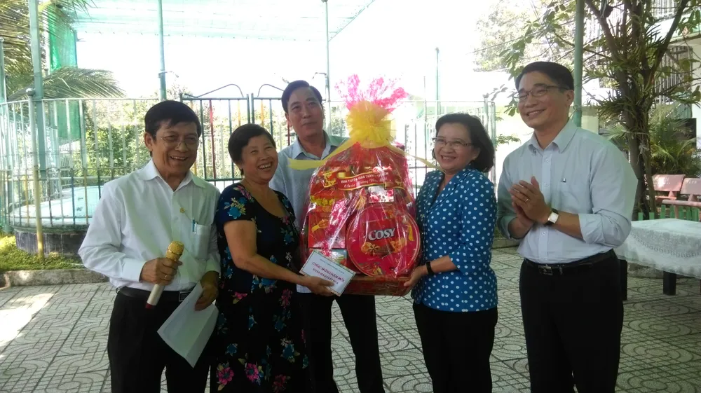 Lãnh đạo TPHCM thăm cơ sở chăm sóc trẻ tự kỷ, khuyết tật ảnh 2