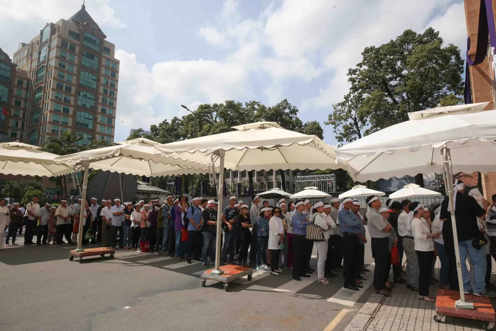 Nhiều đoàn trung ương, địa phương viếng Đức Tổng Giám mục Bùi Văn Đọc  ảnh 4