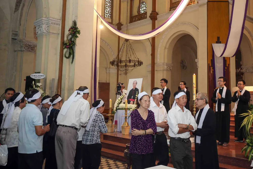 Nhiều đoàn trung ương, địa phương viếng Đức Tổng Giám mục Bùi Văn Đọc  ảnh 1