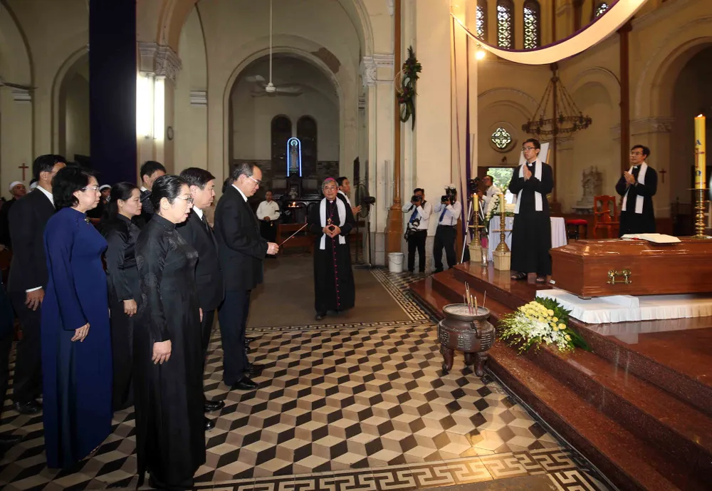 Nhiều đoàn trung ương, địa phương viếng Đức Tổng Giám mục Bùi Văn Đọc  ảnh 2