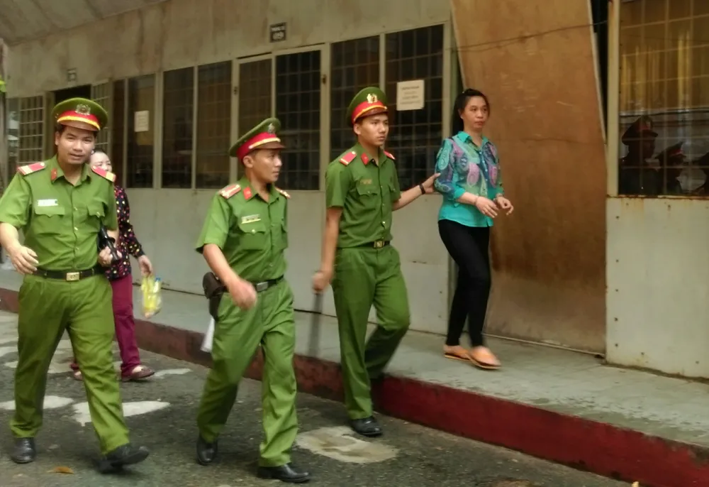 Cán bộ thuế đe dọa doanh nghiệp để đòi tiền hầu tòa ảnh 1