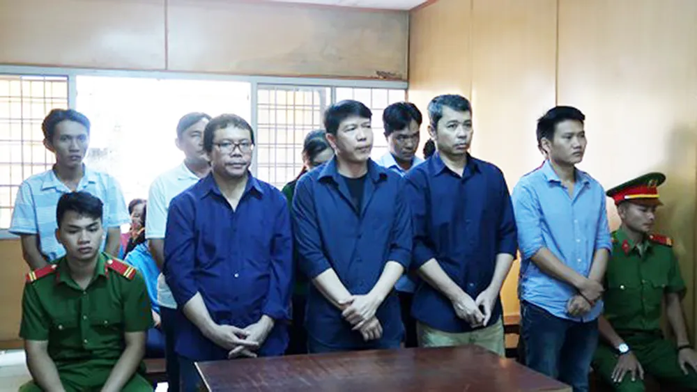 Nguyên CSGT cùng đồng phạm mua bán “lô gô xe vua” lãnh án nặng ảnh 1