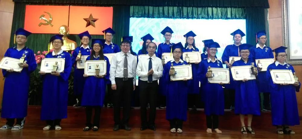 114 học sinh đạt giải thưởng Lê Quý Đôn quận 10 lần thứ 31 ảnh 1