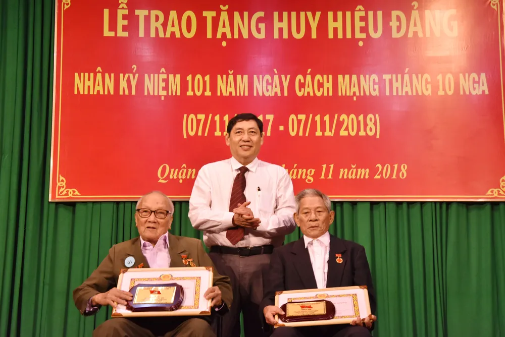 Trao tặng đồng chí Nguyễn Thọ Chân Huy hiệu 80 năm tuổi Đảng ảnh 3