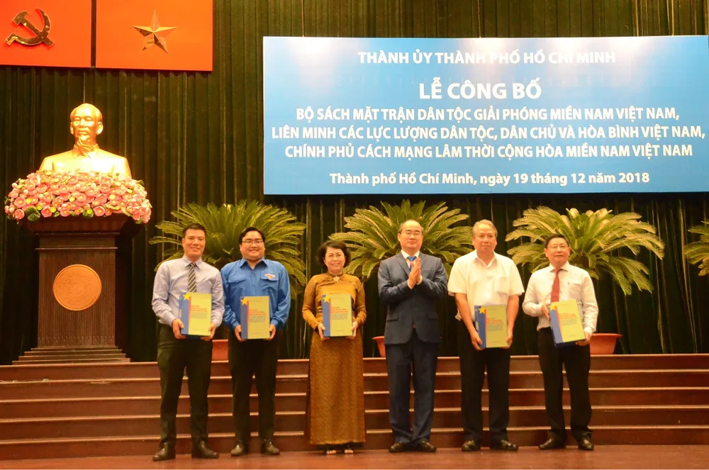 TPHCM công bố bộ sách về Mặt trận, Liên minh và Chính phủ Cách mạng ảnh 3