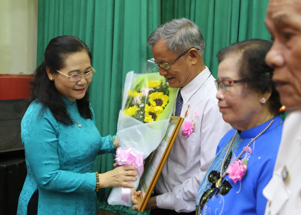 Quận 10, quận 11 trao Huy hiệu Đảng đợt 3-2-2019 ảnh 6