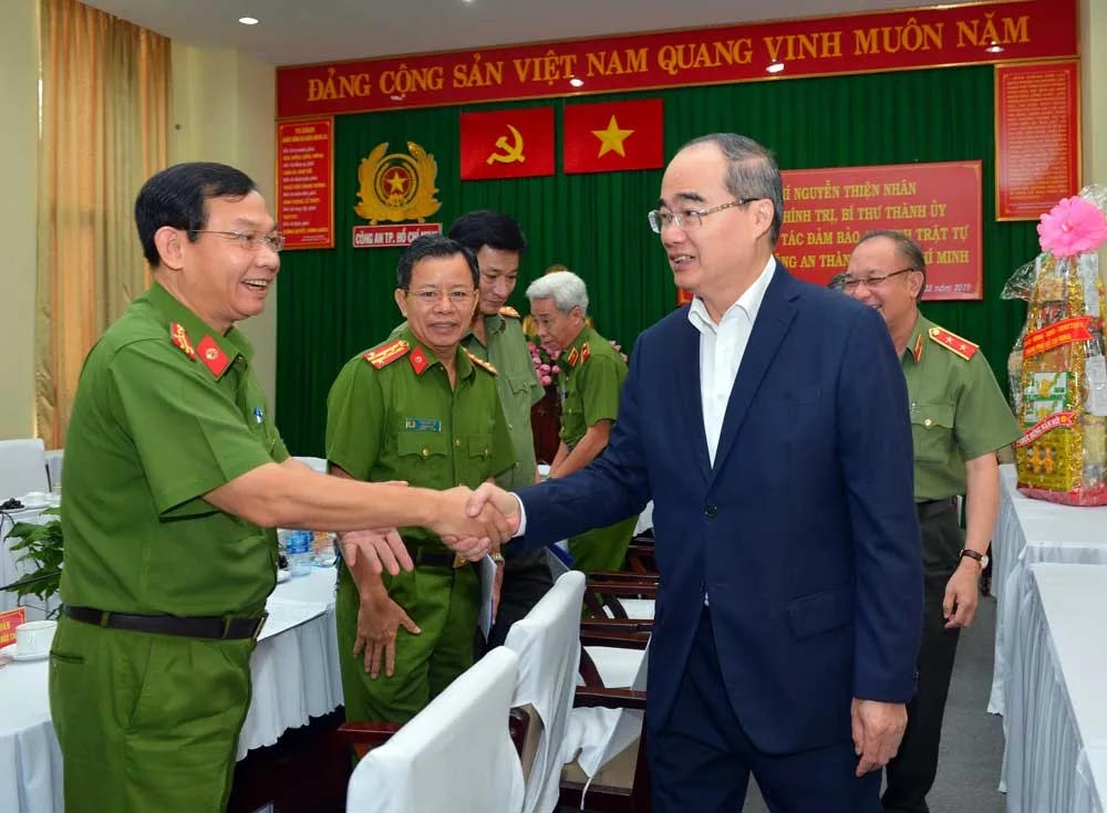 Đảm bảo an ninh trật tự để người dân thành phố vui tết trọn vẹn ảnh 1