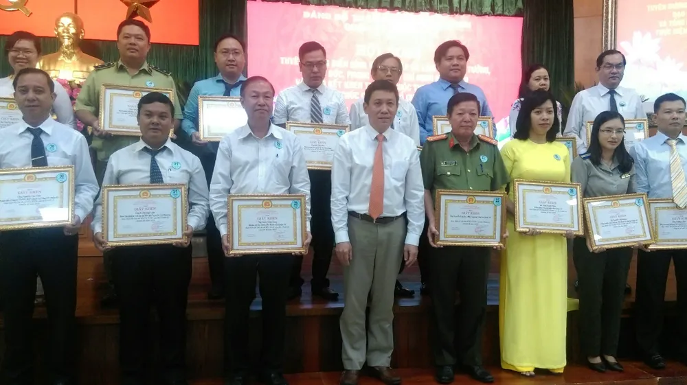 Quận 10 tuyên dương 144 gương điển hình làm theo Bác ảnh 1