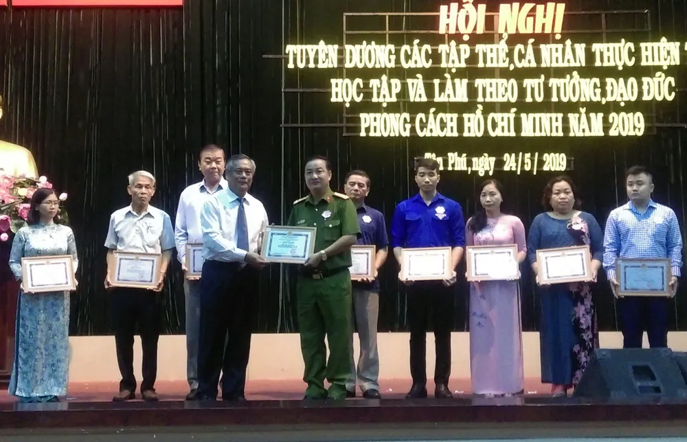 Quận Tân Phú tuyên dương gương làm theo Bác ảnh 2