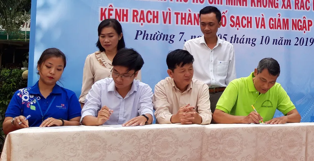 Lắp đặt camera giám sát hành vi đổ rác bừa bãi ảnh 2