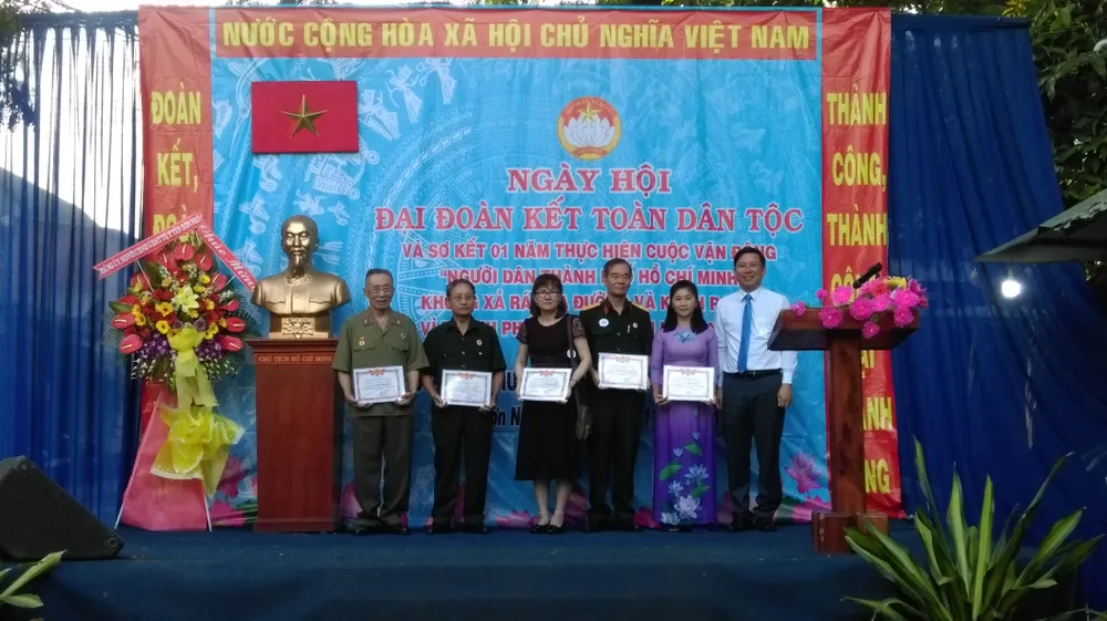 Sức dân chia sẻ nhau tạo nên nét đẹp trên địa bàn dân cư ảnh 2