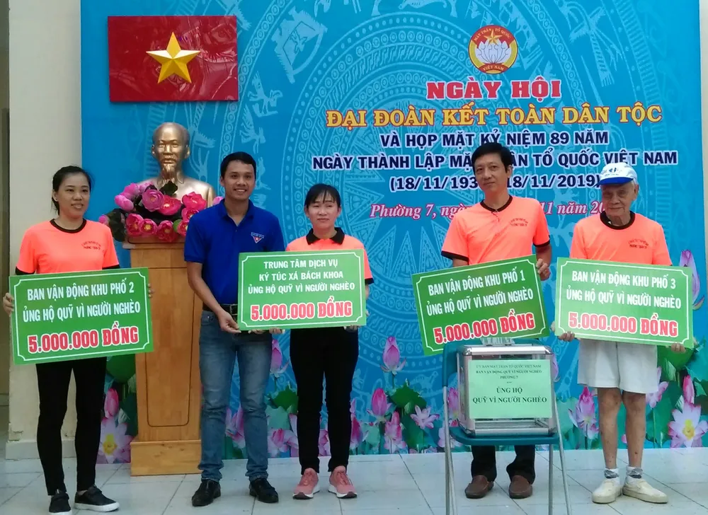 Đi bộ đồng hành vì người nghèo ảnh 1