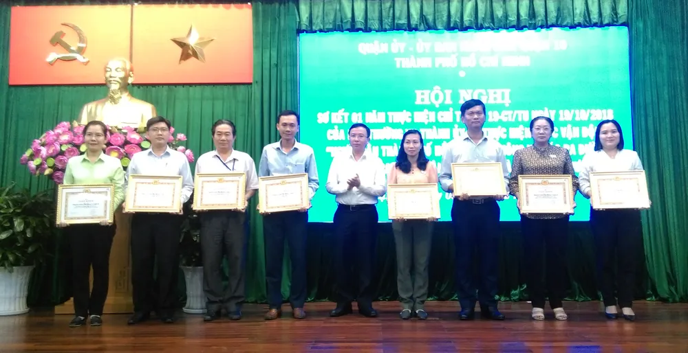 Giải quyết 100% phản ánh của người dân về xả rác ảnh 1