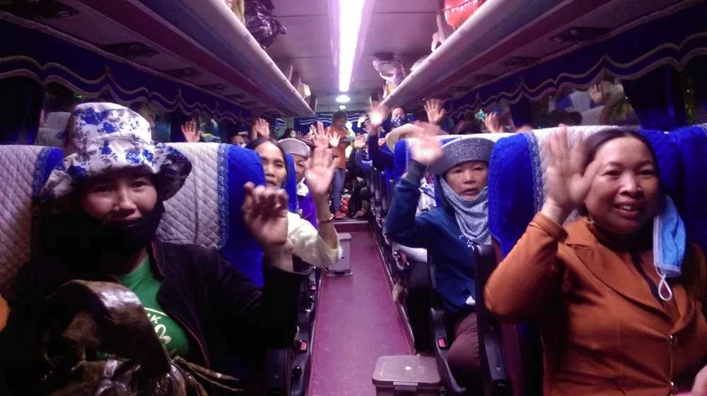 “Chuyến xe yêu thương” đưa người lao động nghèo về quê ăn tết ảnh 4