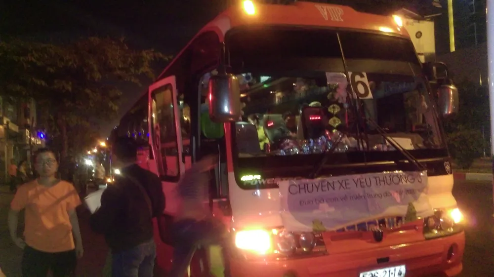 “Chuyến xe yêu thương” đưa người lao động nghèo về quê ăn tết ảnh 3