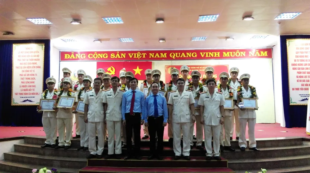 Đẩy mạnh thi đua vì an ninh Tổ quốc, vì bình yên của nhân dân ảnh 2