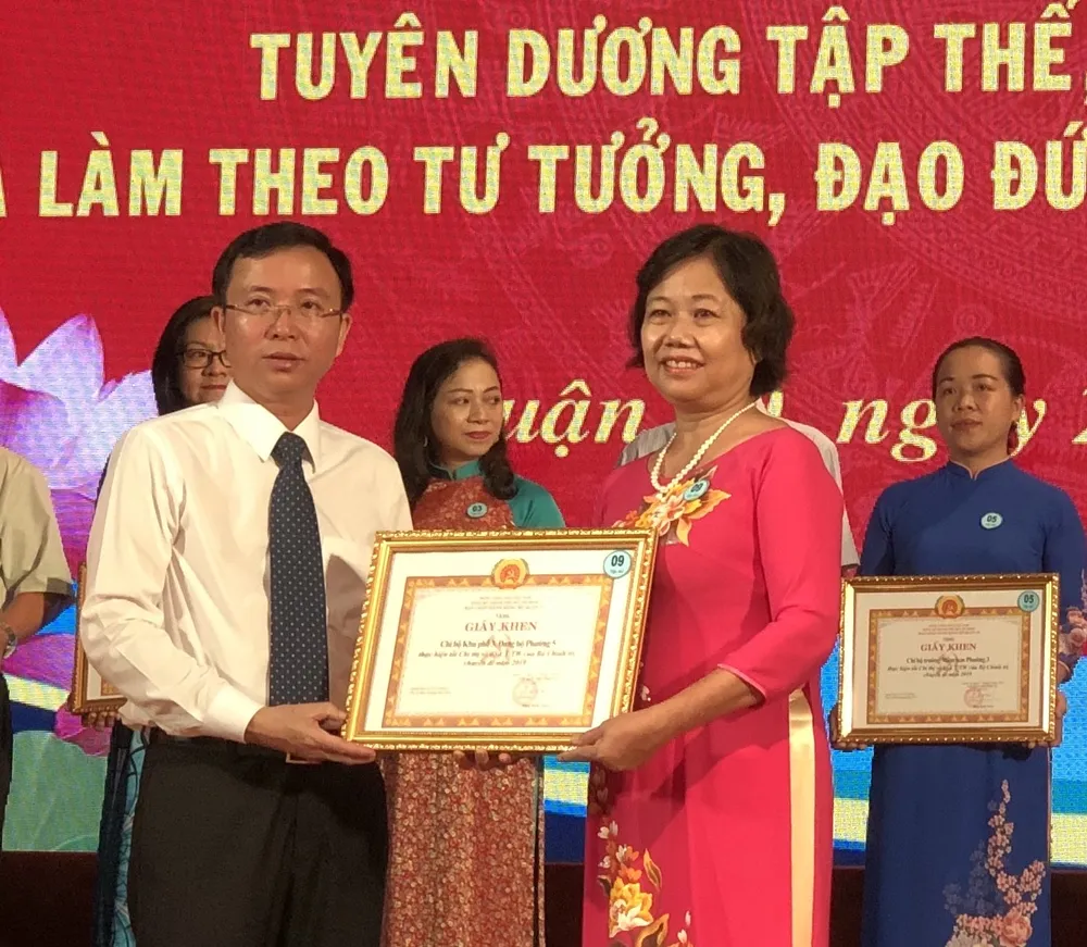 Quận 10 tuyên dương 137 gương điển hình làm theo Bác ảnh 1