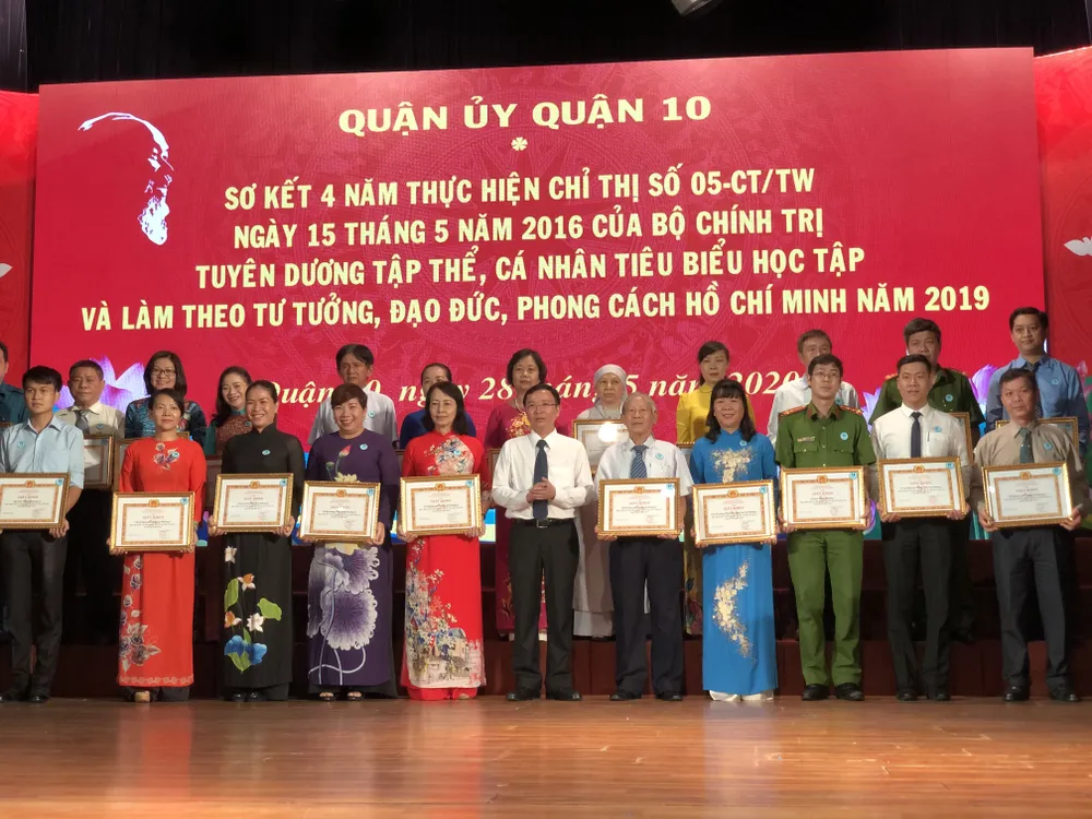 Quận 10 tuyên dương 137 gương điển hình làm theo Bác ảnh 2