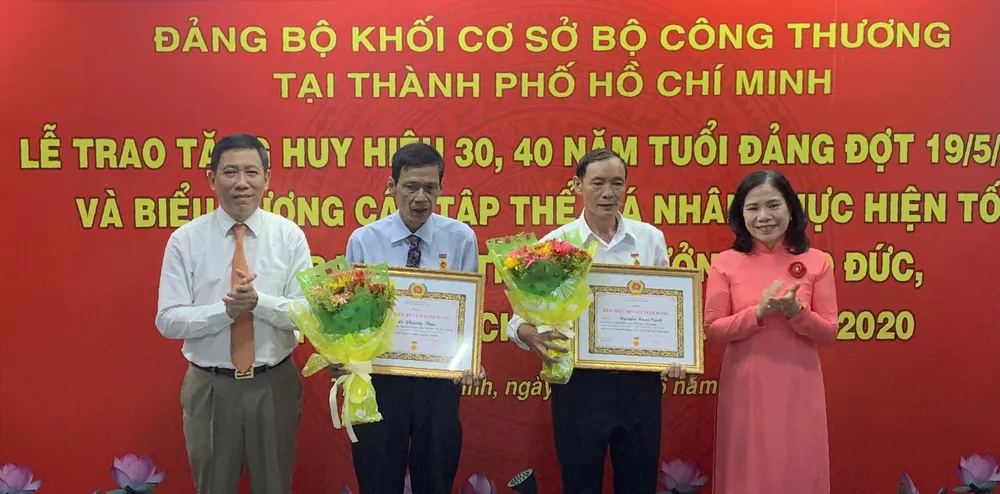 Cán bộ, đảng viên tiên phong, gương mẫu trong học và làm theo Bác ảnh 3