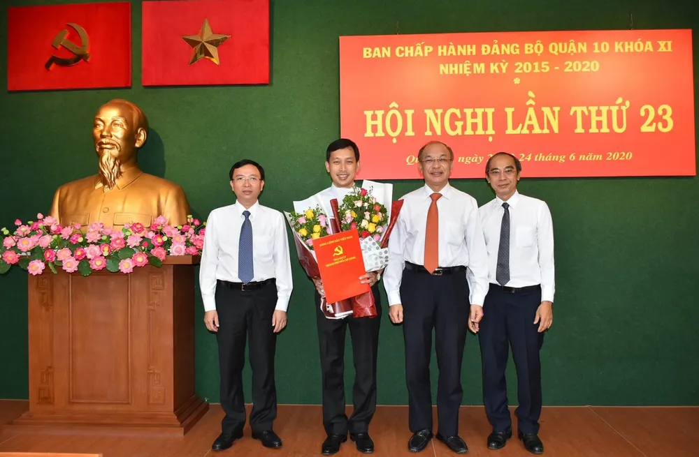 Quận 10 phát triển kinh tế đi đôi với đảm bảo an ninh quốc phòng ảnh 2