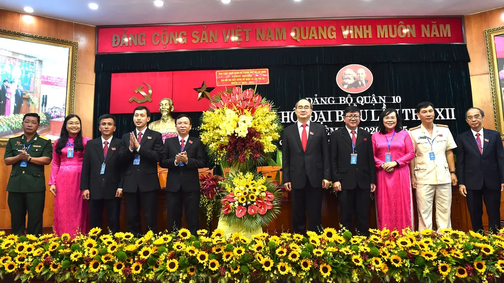 Bí thư Thành ủy TPHCM Nguyễn Thiện Nhân: Các ngành dịch vụ của quận 10 cần chuyển hướng phục vụ ảnh 3