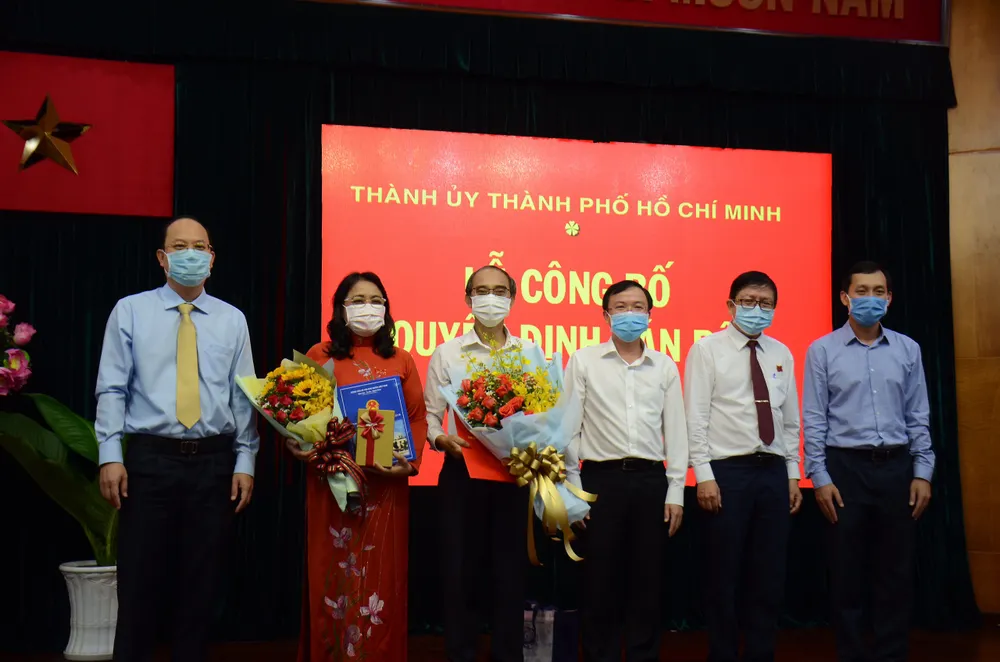 Chủ tịch HĐND quận 10 nghỉ hưu trước tuổi ảnh 2