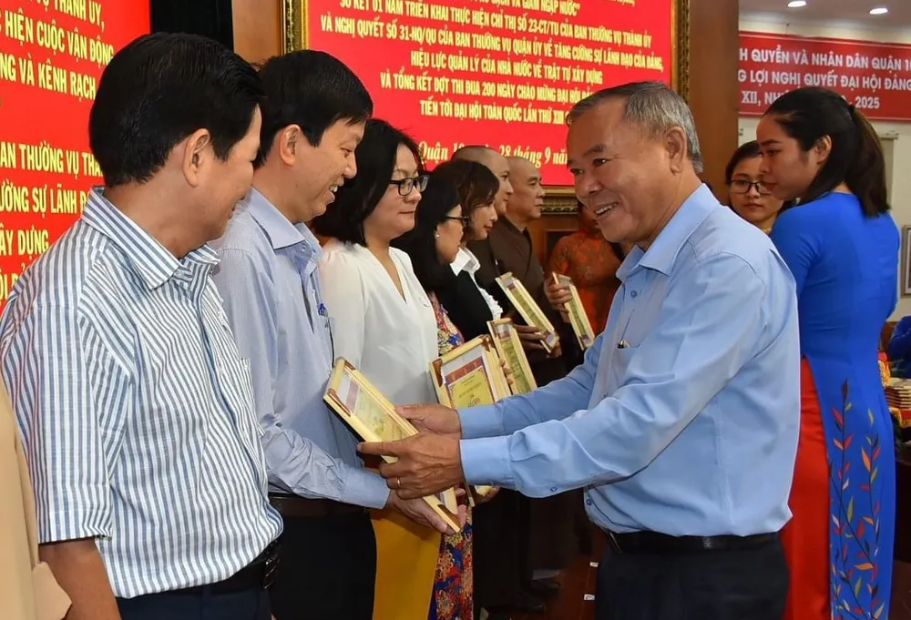 Nhiều chuyển biến về vệ sinh môi trường và quản lý trật tự xây dựng ảnh 1